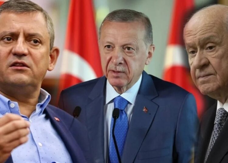 Erdoğan'ı geride bırakan Özel, en beğenilen genel başkan oldu 1 Erdoğan’ı geride bırakan Özel, en beğenilen genel başkan oldu