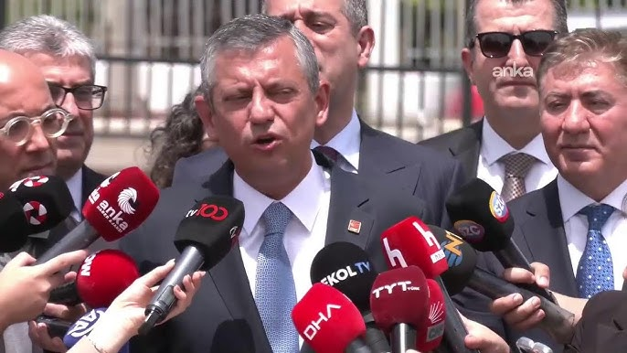 Özgür Özel: Yeni Şafak Mehmet Şimşek'e odunla vurdu 1 Özgür Özel: Yeni Şafak Mehmet Şimşek’e odunla vurdu