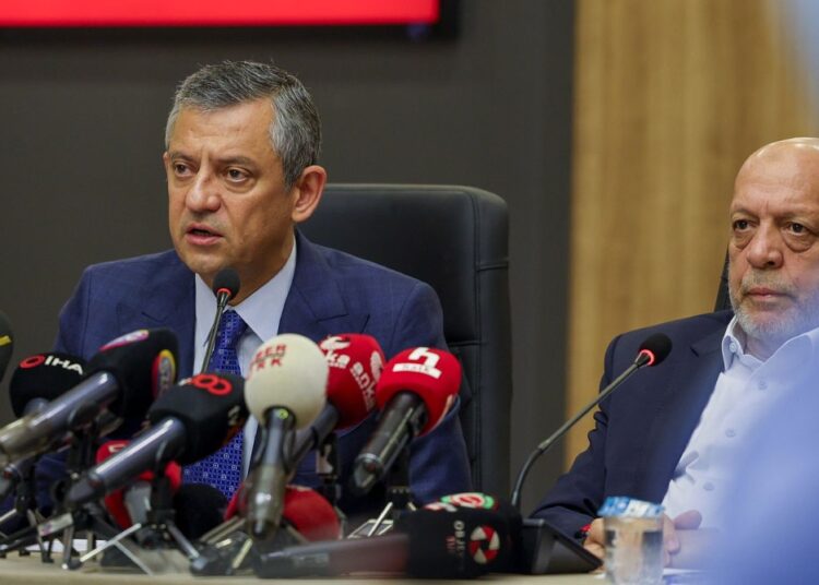 Özgür Özel’den “Asgari Ücret Komisyonu acilen toplanmalı” çağrısı