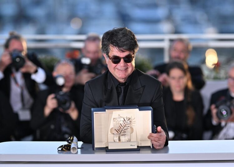 Cannes'da Altın Palmiye Ödülü'nün sahibi İranlı yönetmen Jafar Panahi oldu 1 Cannes’da Altın Palmiye Ödülü’nün sahibi İranlı yönetmen Jafar Panahi oldu