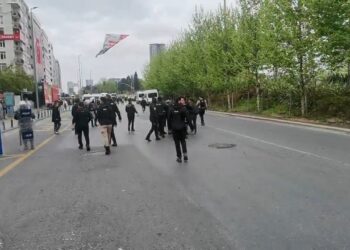 Polisten Taksim’e yürümek isteyen gruplara müdahale