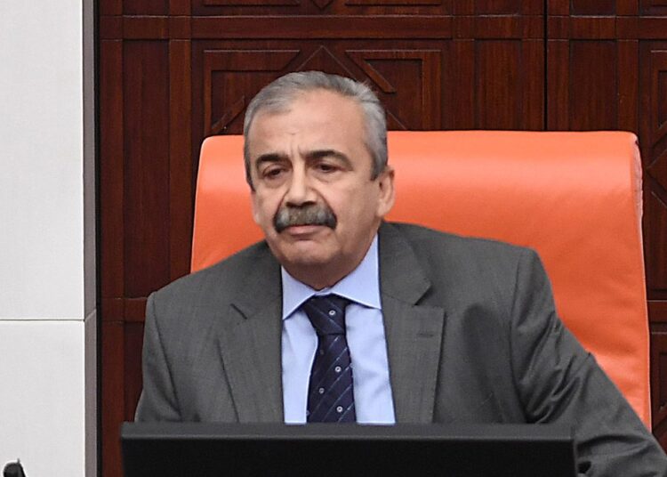 DEM Parti doğruladı: Sırrı Süreyya Önder’in aracında suikast düzeneği bulundu