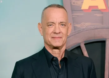 Tom Hanks kısa hikayelerini sahneye taşıyor