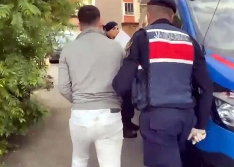 İstanbul’da yapılan uyuşturucu operasyonunda 272 torbacı yakalandı 1 İstanbul’da yapılan uyuşturucu operasyonunda 272 torbacı yakalandı