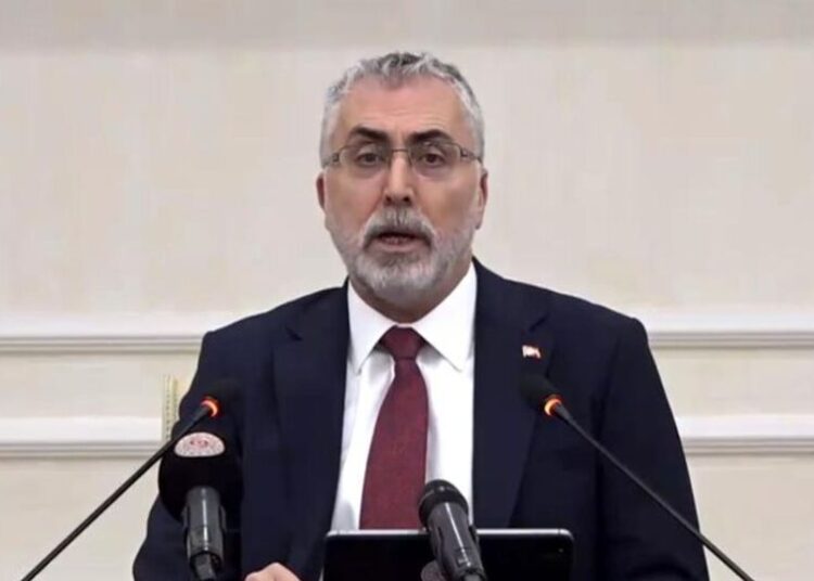 Komisyon öncesi Bakan Işıkhan sendikaları suçladı: Talepleri net değil 1 Çalışma Bakanı Işıkhan’dan asgari ücrete ‘ara zam’ açıklaması