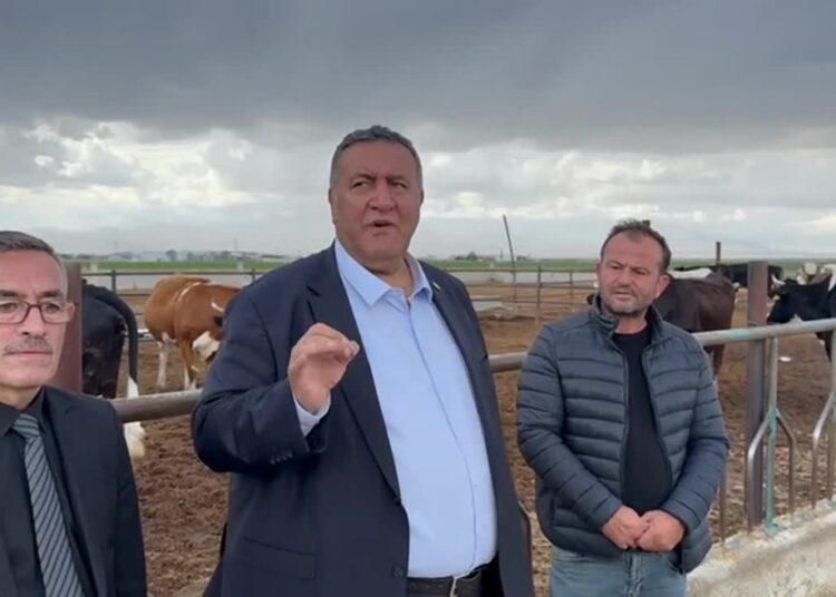 CHP’li Gürer'den çarpıcı veri: 'Fransa, bizim süt ineğimizin yarısına sahip ama bizden fazla süt üretiyor' 1 CHP’li Gürer’den çarpıcı veri: ‘Fransa, bizim süt ineğimizin yarısına sahip ama bizden fazla süt üretiyor’