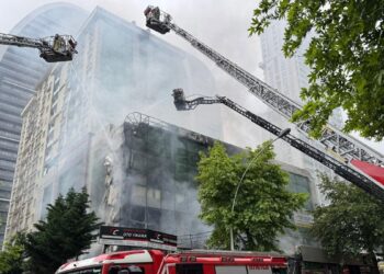 Esenyurt’ta yangın çıkan 132 dairelik bina boşaltıldı
