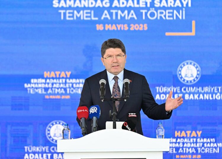 Yılmaz Tunç’tan ’12 yıl ceza alan 9 ayda çıkacak’ iddiasına dair açıklama: “Böyle bir şey yok”