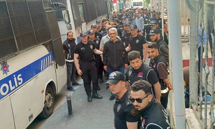 Eski CHP Milletvekili Aykut Erdoğdu dahil 3 isim tutuklandı 1 Eski CHP Milletvekili Aykut Erdoğdu dahil 3 isim tutuklandı