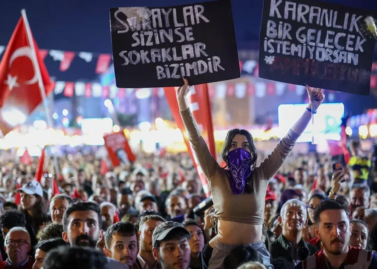 Kocaeli'de İmamoğlu eylemlerine katılan 72 kişi hakkında dava açıldı 1 Kocaeli’de İmamoğlu eylemlerine katılan 72 kişi hakkında dava açıldı