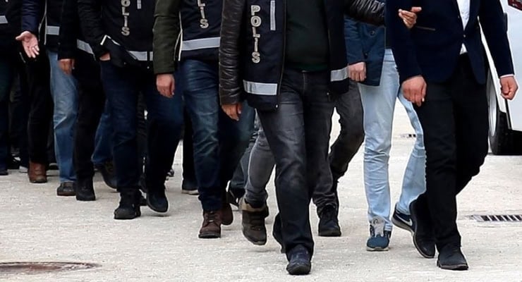 İstanbul'da FETÖ operasyonunda 25 şüpheli yakalandı 1 Emniyet çalışanlarına operasyon: 11 şüpheli tutuklandı