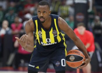 Fenerbahçe Errick McCollum ile yollarını ayırdı