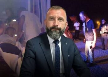 AKP’li başkan tartıştığı komşusunu silahla ağır yaraladı