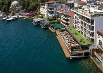 Sosyeteyi buluşturan Boğaz’daki lüks Bebek Otel yıkılıyor
