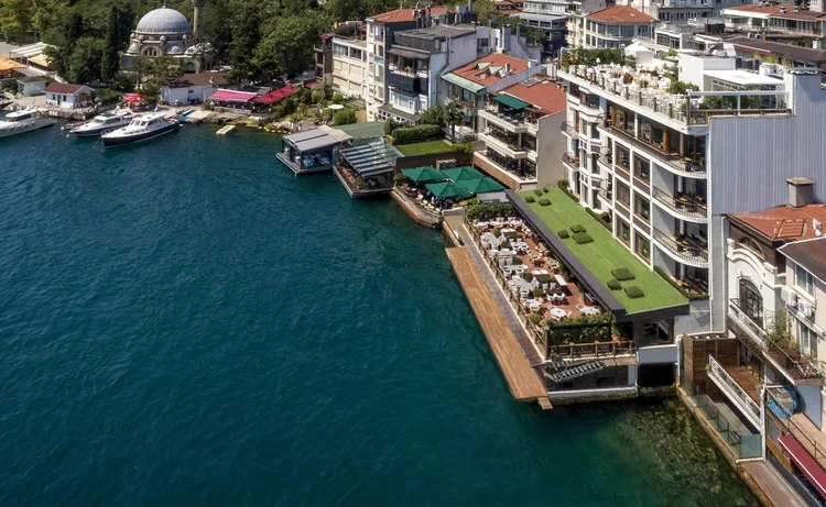Sosyeteyi buluşturan Boğaz'daki lüks Bebek Otel yıkılıyor 1 Sosyeteyi buluşturan Boğaz’daki lüks Bebek Otel yıkılıyor