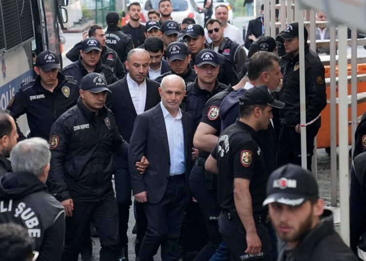 Tutuklanan CHP'li 5 belediye başkanı görevden uzaklaştırıldı 1 Tutuklanan CHP’li 5 belediye başkanı görevden uzaklaştırıldı