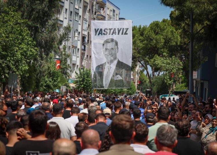 Tuna Cevher yazdı I Manisa, birleştirici başkanını kaybetti: Ferdi Zeyrek'e veda 1 Tuna Cevher yazdı I Manisa, birleştirici başkanını kaybetti: Ferdi Zeyrek’e veda