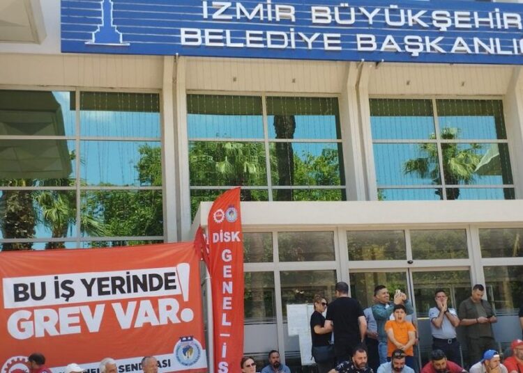 İzmir Büyükşehir’de toplu işten çıkarma kararı: 900 işçi işten çıkartılacak 1 İzmir Büyükşehir’de toplu işten çıkarma kararı: 900 işçi işten çıkartılacak