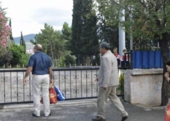 Öcalan 26 yıl sonra yeğenleriyle bayramlaştı 6 Öcalan 26 yıl sonra yeğenleriyle bayramlaştı