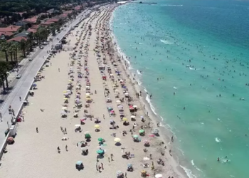 Bakanlık açıkladı: Ünlü tatil beldesine ücretsiz plaj geliyor
