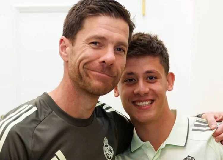 Xabi Alonso'dan Arda Güler açıklaması: Bu sezon daha çok oynayacak 1 Xabi Alonso’dan Arda Güler açıklaması: Bu sezon daha çok oynayacak