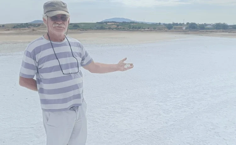 Flamingoların uğrak yeriydi: Göl tamamen kurudu, geriye sadece tuzu kaldı 1 Flamingoların uğrak yeriydi: Göl tamamen kurudu, geriye sadece tuzu kaldı