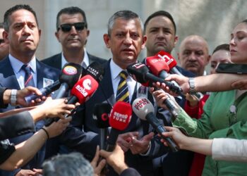 Özgür Özel: Komisyonda 10 arkadaşı görevlendireceğiz 4 Özgür Özel: Komisyonda 10 arkadaşı görevlendireceğiz