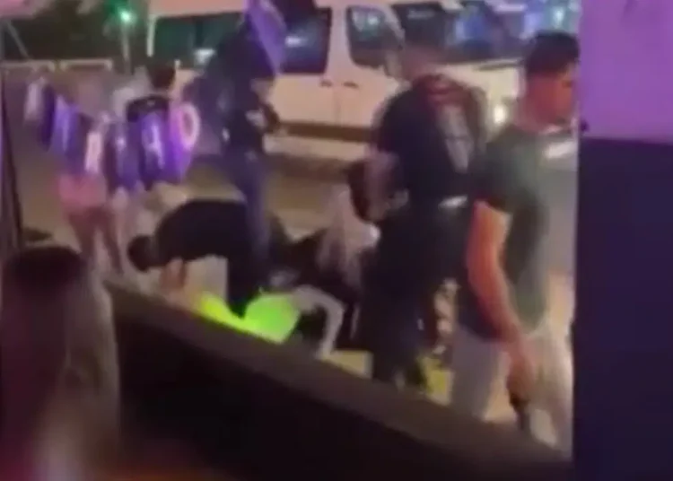Muğla’da kadın turistleri tekme tokat darbeden çalışanlar gözaltına alındı 1 Muğla’da kadın turistleri tekme tokat darbeden çalışanlar gözaltına alındı