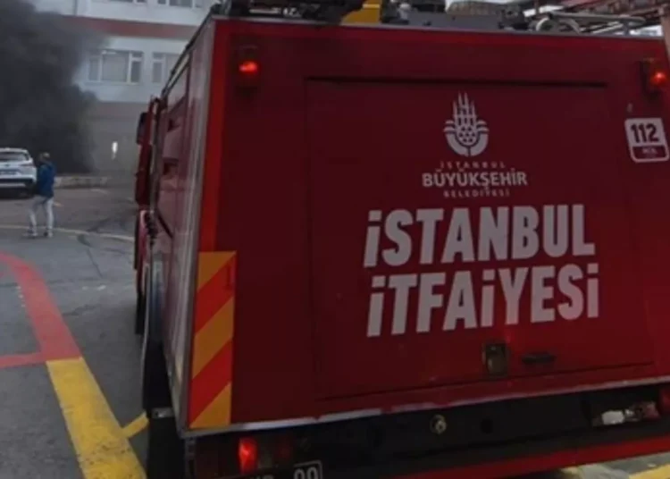 Baltalimanı Kemik Hastanesi'nde yangın: Çok sayıda ekip sevk edildi 1 Baltalimanı Kemik Hastanesi’nde yangın: Çok sayıda ekip sevk edildi
