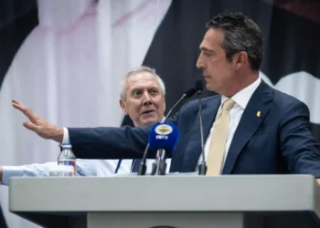 Fenerbahçe'de Yüksek Divan Kurulu Toplantısında gergin anlar 8 Fenerbahçe’de Yüksek Divan Kurulu Toplantısında gergin anlar