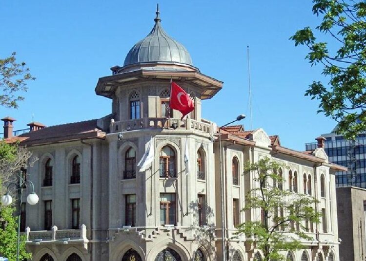 Yolsuzlukla suçlanıyordu: Yunus Emre Enstitüsü eski Başkanı Şeref Ateş tutuklandı 1 Yolsuzlukla suçlanıyordu: Yunus Emre Enstitüsü eski Başkanı Şeref Ateş tutuklandı