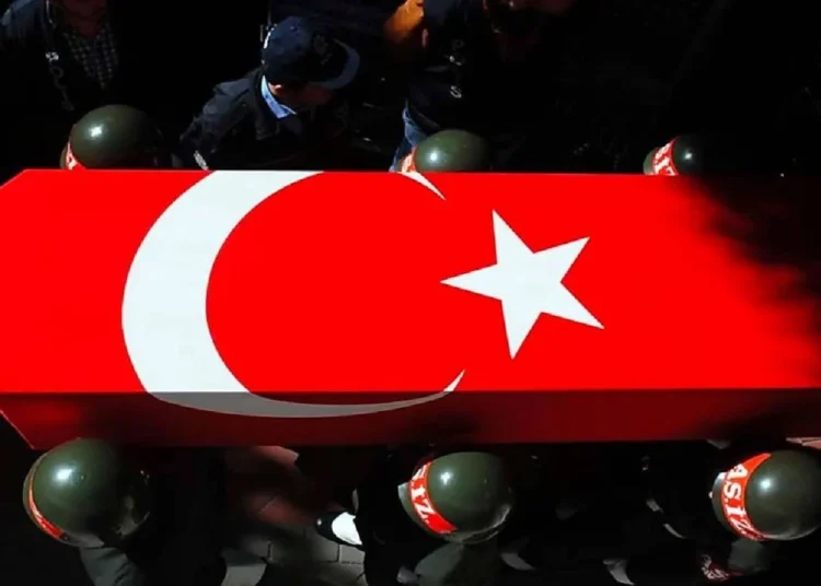 Pençe-Kilit bölgesinde bir askerimiz şehit oldu 1 Pençe-Kilit bölgesinde 5 asker metan gazı zehirlenmesinden şehit oldu