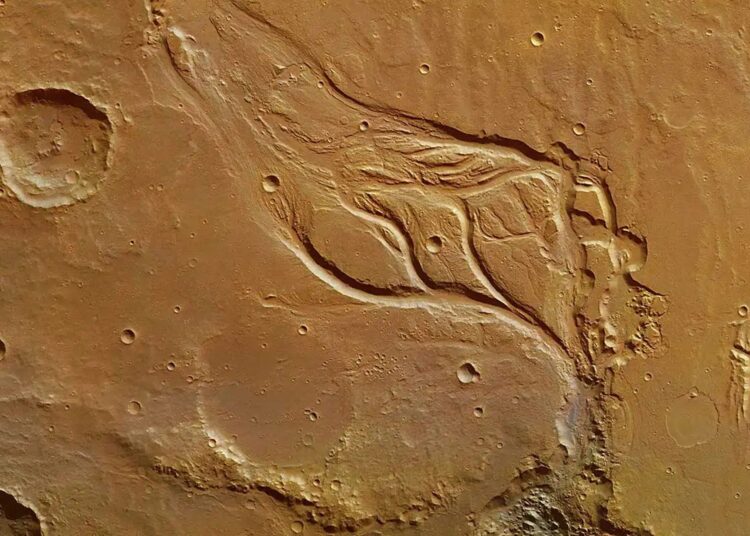 Mars'ta eski nehir yatakları izleri keşfedildi 1 Mars’ta eski nehir yatakları izleri keşfedildi