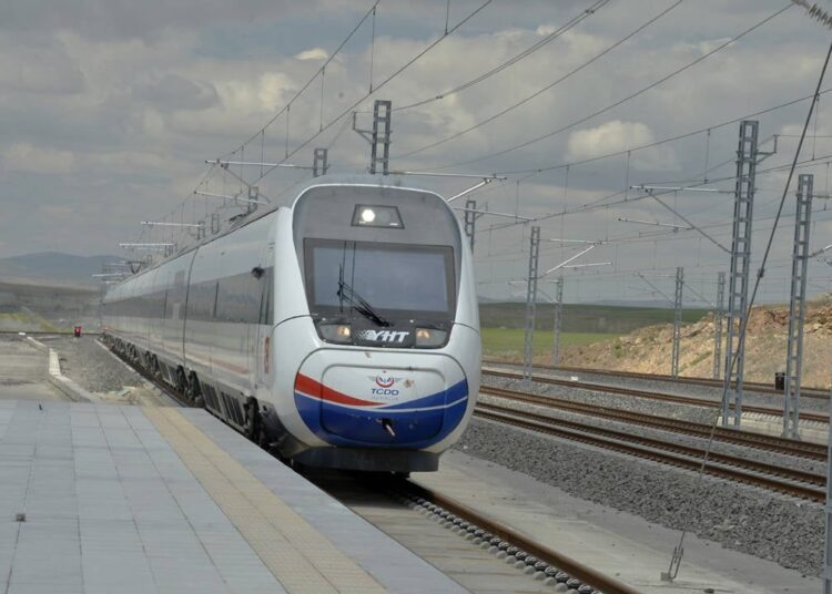 Ankara-İzmir Hızlı Treni milyarları yuttu: 3 yılda tamamlanacak denildi, 12 yıldır bitmedi 1 Ankara-İzmir Hızlı Treni milyarları yuttu: 3 yılda tamamlanacak denildi, 12 yıldır bitmedi