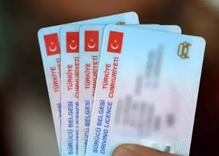 16 bin 350 TL'ye sınavsız, e-devlet onaylı ehliyet 1 Eski tip ehliyetleri yenileme süresi uzatıldı