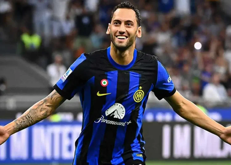 İddia: Galatasaray, Hakan Çalhanoğlu ile görüşmelere başladı 1 İddia: Galatasaray, Hakan Çalhanoğlu ile görüşmelere başladı