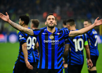 Fenerbahçe, Hakan Çalhanoğlu için teklif sundu 3 Fenerbahçe, Hakan Çalhanoğlu için teklif sundu