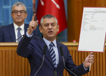 Özel’den Karalar’ın tutuklanmasına tepki: Bu zulümler devam edecek ama sonları da gelecek