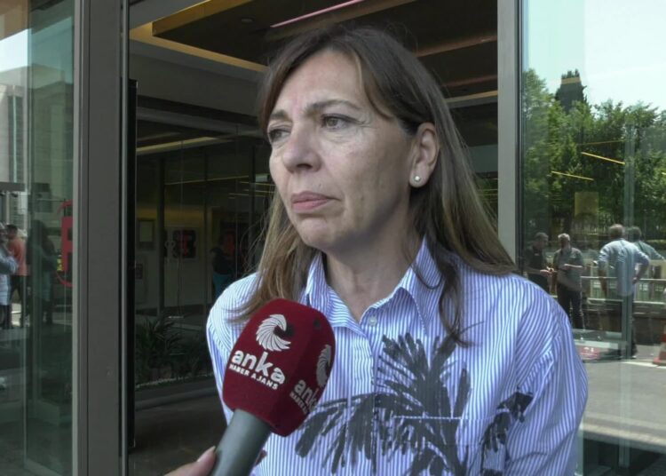 Altan Öymen’in kızı Aslı Öymen'den açıklama: Bir virüse yenik düştü 1 Altan Öymen’in kızı Aslı Öymen’den açıklama: Bir virüse yenik düştü