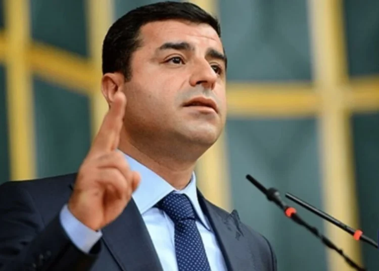 Demirtaş: Israrla barış demeye devam edeceğiz 1 DEM Parti’den TBMM’ye Selahattin Demirtaş için genel görüşme talebi