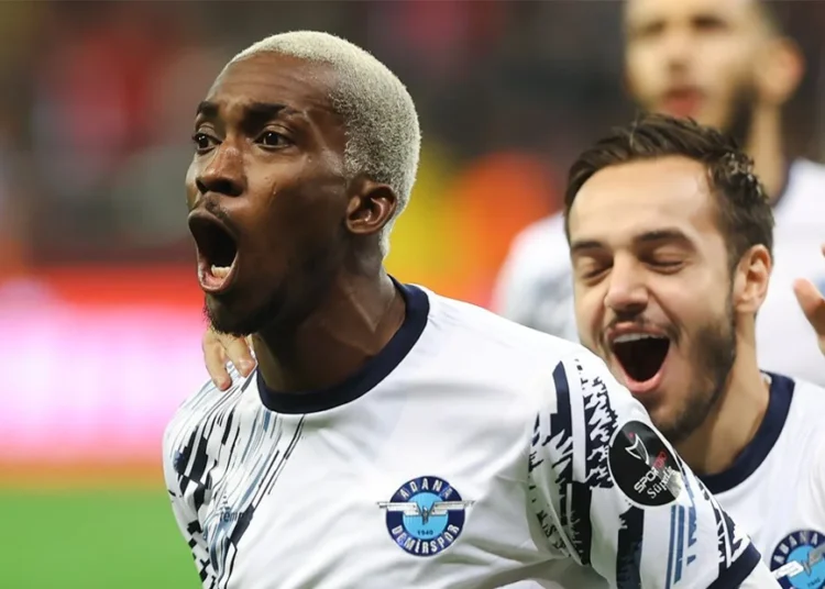 Henry Onyekuru resmen Süper Lig’e döndü