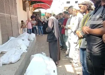 İsrail, Gazze’de hastane önünde sıra bekleyen 10 çocuğu öldürdü