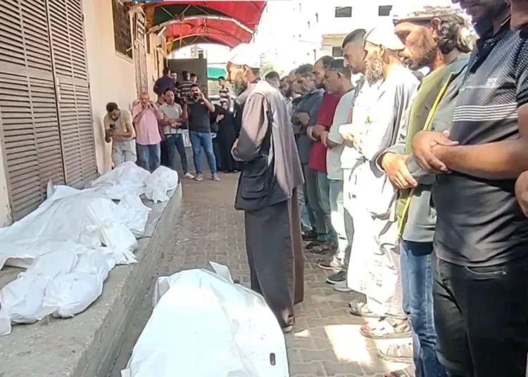 İsrail, Gazze’de hastane önünde sıra bekleyen 10 çocuğu öldürdü