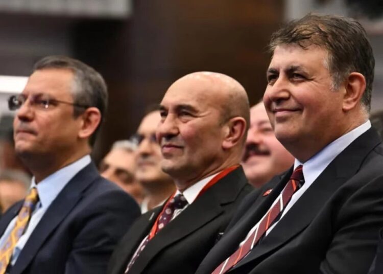 İzmir Büyükşehir Belediye Başkanı Tugay, 'ihbar' iddialarını yalanladı 1 İzmir Büyükşehir Belediye Başkanı Tugay, ‘ihbar’ iddialarını yalanladı