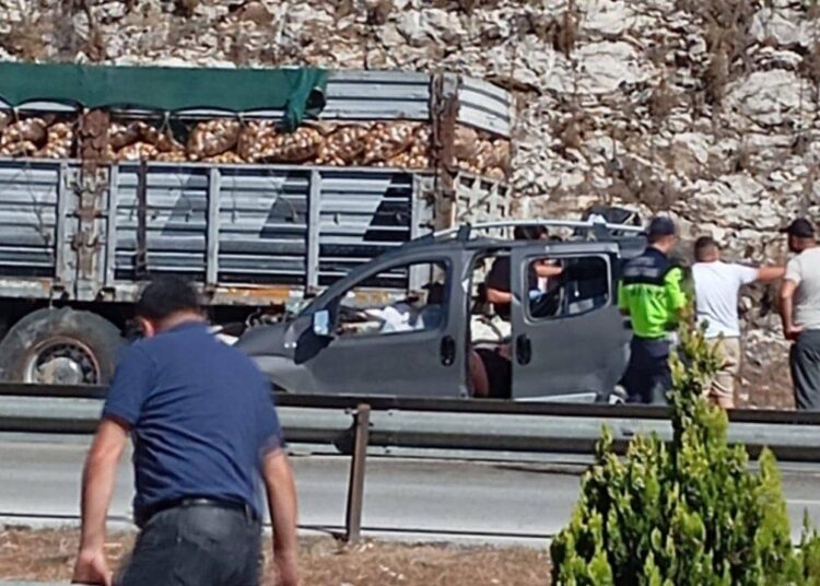 Adana’da feci trafik kazası: 5 kişi hayatını kaybetti 1 Adana’da feci trafik kazası: 5 kişi hayatını kaybetti