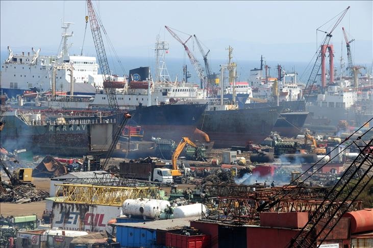 Tuna Cevher yazdı I Aliağa’da 15 bin ton zehirli atık krizi: Türkiye “gemi mezarlığı”na mı dönüşüyor? 1 Tuna Cevher yazdı I Aliağa’da 15 bin ton zehirli atık krizi: Türkiye “gemi mezarlığı”na mı dönüşüyor?