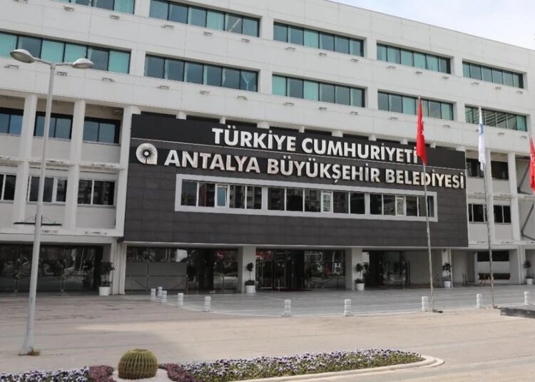 Antalya Büyükşehir'e operasyon: 3 kişi daha gözaltına alındı 1 Antalya Büyükşehir’e operasyon: 3 kişi daha gözaltına alındı