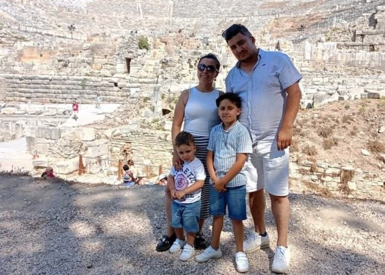 Ailesini yakmakla suçlanıyordu: İtfaiye eri cezaevinde ölü bulundu 1 Ailesini yakmakla suçlanıyordu: İtfaiye eri cezaevinde ölü bulundu