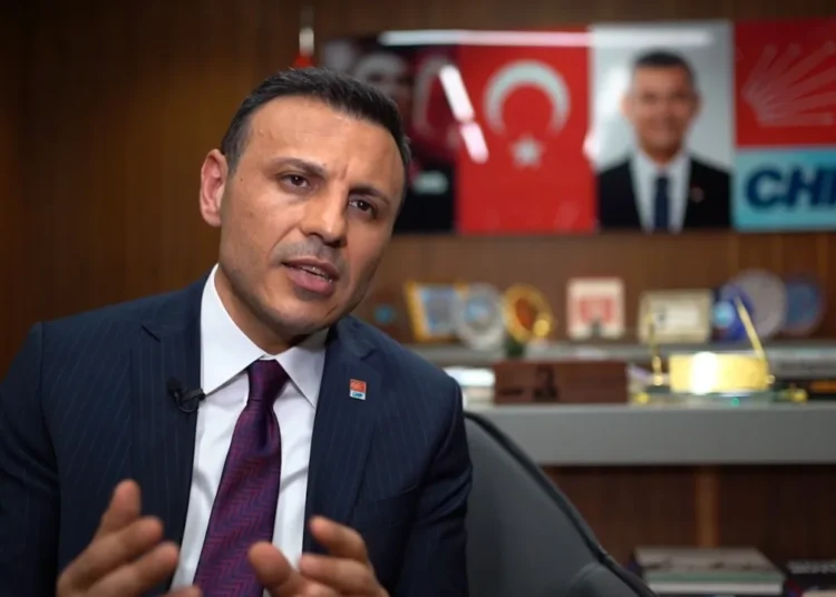 Özgür Çelik’ten ilk açıklama: İktidar CHP’yi kuşatmaya çalışıyor 1 Özgür Çelik’ten ilk açıklama: İktidar CHP’yi kuşatmaya çalışıyor