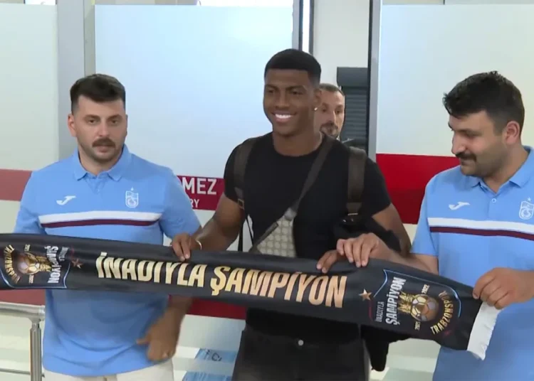 Trabzonspor yeni golcüsü Felipe Augusto'yu KAP'a bildirdi 1 Trabzonspor yeni golcüsü Felipe Augusto’yu KAP’a bildirdi